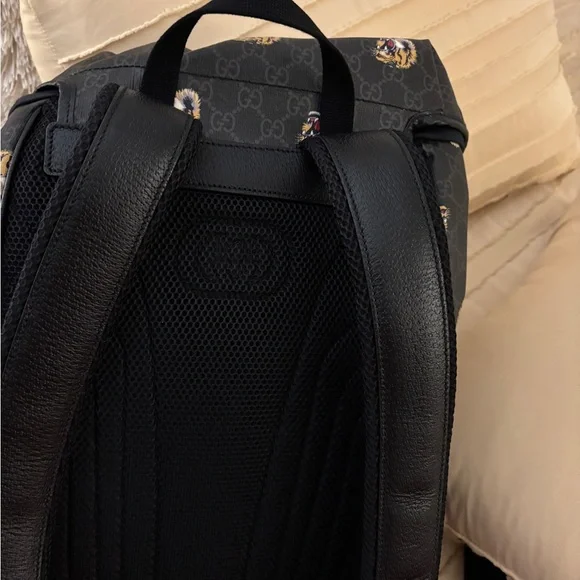 Gucci Black and Gold Tiger Motif Men's Backpack - Picture 6 of 15